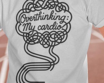 Lustiges Overthinking T-Shirt: Mentale Gesundheit Humor Grafik Tee