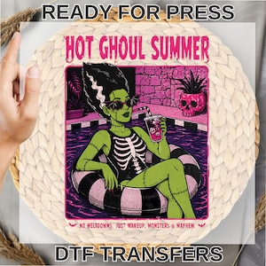 Hot Ghoul Summer Ready to Press, Fille effrayante d'halloween dans des transferts Dtf flottants, Summer Goth Summerween Dtf