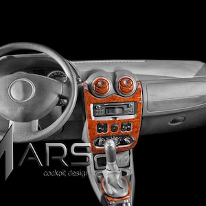 Peut inclure: Un tableau de bord de voiture gris foncé comprenant un volant, une console centrale avec une finition en grain de bois, des bouches d'aération circulaires, un levier de vitesse et le texte MARS cockpit design dans le coin inférieur gauche.