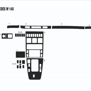 Może przedstawiać: Schemat elementów wykończenia wnętrza do Mercedesa W140. Obraz przedstawia różne czarne, geometryczne kształty oznaczone numerami, w tym prostokątne i zakrzywione elementy. Obecny jest również tekst "MERCEDES W 140" i "21 Decor".