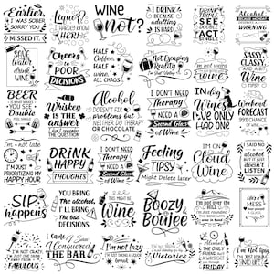 Pode incluir: Coleção de citações e frases em preto e branco com tema de vinho em uma variedade de fontes. Inclui frases como "Wine not?", "I'm not tipsy, I'm just leaning into life" e "Sip happens".