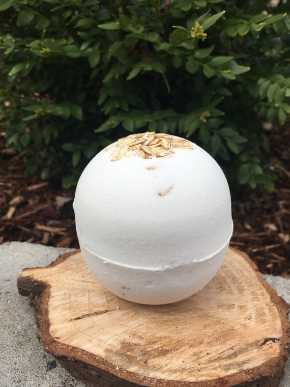 Oatmeal Milk and Honey Bath Bomb Fizzy