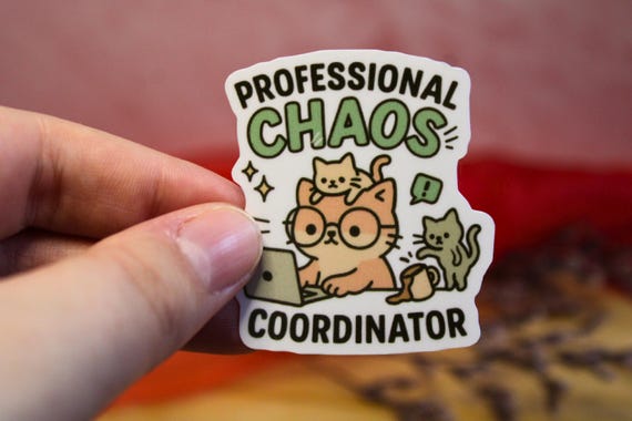 Katzen Sticker "Professional Chaos Coordinator" – Lustiger Katzen-Sticker für Lehrer, Büro, Alltag & Planer – Kawaii Vinyl Cat Sticker