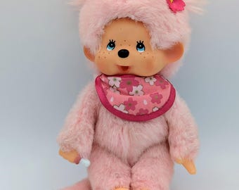 Muñeco Monchhichi rosa Sekiguchi de peluche vintage con atuendo, 20 cm, coleccionable.