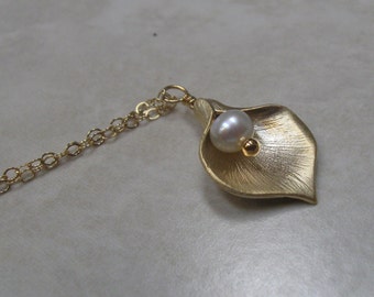 calla lily necklace, gold filled, freshwater pearl, matte finish lily