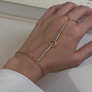 Gold Heart Hand Chain Bracelet Dainty Zircon Slave Bracelet For Women Minimalist Heart Charm Hand Harness Jewelry