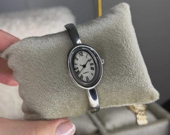 Reloj de pulsera de acero inoxidable plateado para mujer, esfera romana ovalada, estilo brazalete de cuarzo, regalo