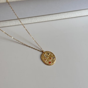 Gold Celestial Necklace – Moon and Star Pendant – Retro Oval Medallion – Astrology Jewelry – Gift for Her – Vintage Boho Style – Lerosy