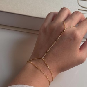 Adjustable Gold Hand Chain Bracelet Dainty Minimalist Finger Bracelet For Women