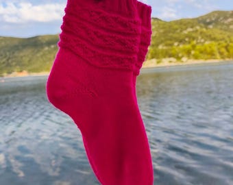 Ripple Wave Sock Knitting Pattern, Textured Fingering Weight Socks PDF