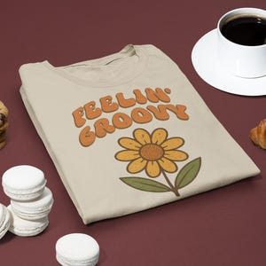 Camiseta Flower Power retrô dos anos 70: camiseta gráfica Feelin&#39; Groovy