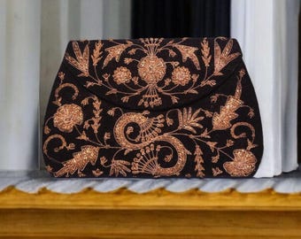 Pochette da sera vintage in velluto ricamato Zardozi - Pochette floreale nera e oro