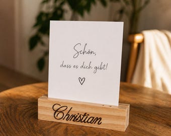 Gepersonaliseerde houten fotohouder – cadeau met gravure, kaarthouder, naamplaatje, ideaal cadeau voor bruiloften en verjaardagen.