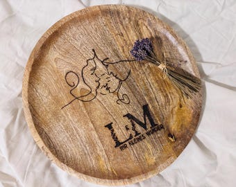 Gepersonaliseerde houten dienblad met familiegravure | Cadeau voor geboorte of doop | Decoratief dienblad met One Line Art | Initialen | Cadeau-idee