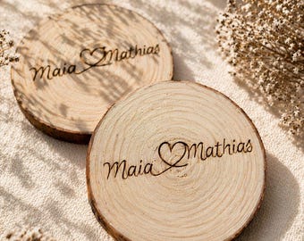 Gepersonaliseerde houten onderzetters, huwelijksgeschenk met initialen, cadeau voor het bruidspaar, rustieke decoratie. Pyrografie.