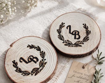 Gepersonaliseerde houten onderzetters, huwelijksgeschenk met initialen en datum, cadeau voor het bruidspaar, rustieke decoratie, gegraveerd, individueel