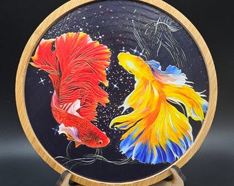 Assiette décorative poisson Betta colorée - Impression UV éclatante - Décoration murale ronde avec rebord en bois - 15,5 cm Décoration d'intérieur unique