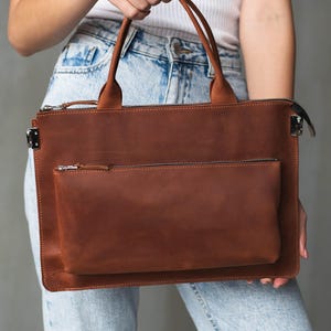 Aangepaste laptoptas met riem, leren MacBook-hoes, laptophandtas messenger, werktas dames, zakelijke monogramtas