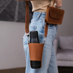 Leather bottle bag,Leather bottle cover,Bottle carrier bag,Water bottle bag,Leather bottle holder,Water bottle carrier,Bottle bag with strap