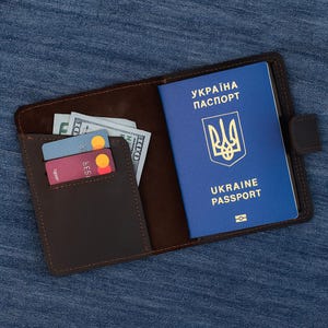 Gravierte Lederpasshülle, personalisierter Passhalter, Reisepasshülle, Reisepasshülle, Lederpasshülle
