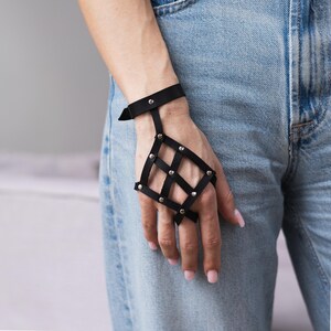 Leather hand harness bracelet, Finger wrist bracelet, Leather cuff bracelet, Hand harness, Leather women bracelet, Handmade leather bracelet