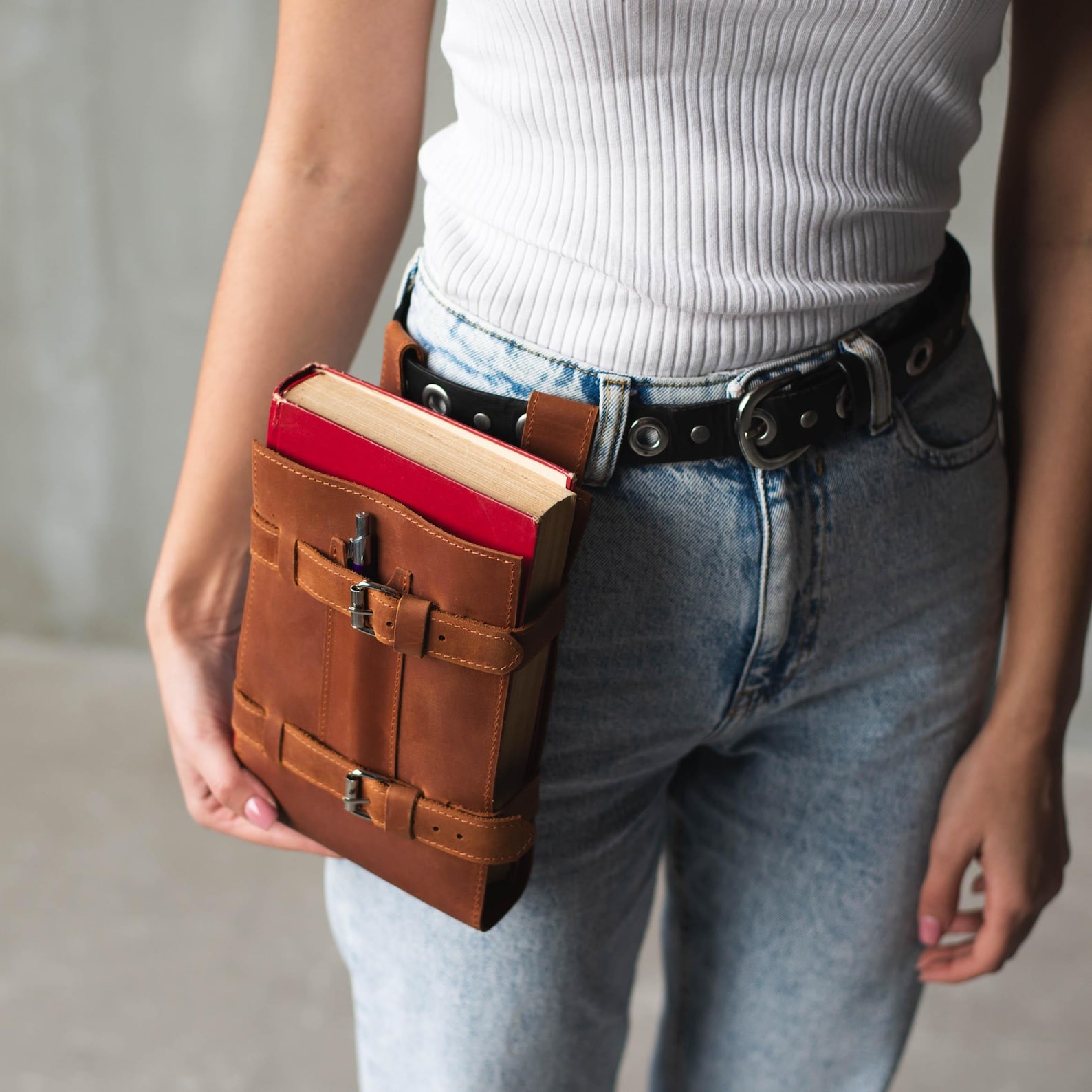 Custom Book Holder Belt, Leather Spellbook Carrier, Dnd & Cosplay Book ...