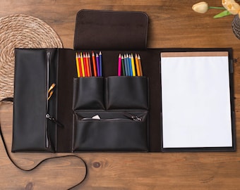 Handgemaakte leren schetsboekomslag, gepersonaliseerd kunstenaarscadeau, schetsblok met potloden, op maat gemaakt leren kunstboek