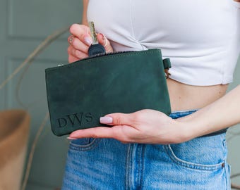 Personalized leather coin pouch keychain,Leather zipper wallet keychain,Small pouch with zipper,Leather purse accessory,Custom pouch keychai