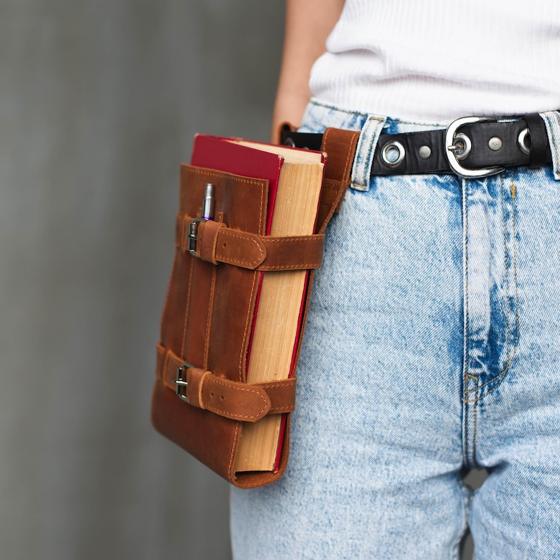 Custom Book Holder Belt, Leather Spellbook Carrier, DnD & Cosplay Book Holster, Waist Book Purse, Belt Book Cover, Gifts for Book Lover