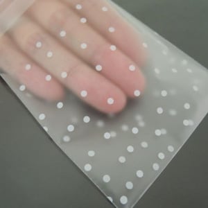 Sacos de presente transparentes foscos, semitransparentes, autoadesivos e reutilizáveis, para embrulho de presentes, pacote com 48 unidades.