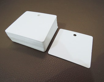 Weiße Papieranhänger - 50 Stück Weiße Etiketten Quadratische Preisanhänger Geschenkanhänger Weiß mit Loch 6 cm x 6 cm