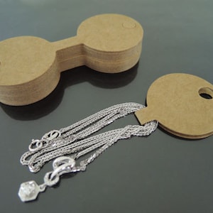 100pcs Fold Over Kraft Hang Tag pour collier, bracelet, queue de cheval, bande de cheveux, élastique, fournitures d’affichage de bijoux ronds