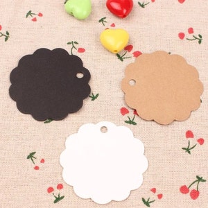 Etiquetas de papel Kraft - 50 peças Etiquetas Kraft Círculo recortado Etiqueta redonda Etiquetas de preço Etiquetas penduradas Etiquetas de presente Etiquetas marrons Etiquetas simples com furo 6 cm x 6 cm