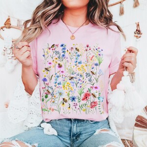 Vintage wildflowers with bees, Aesthetic wildflowers tee, Trendy summer comfort colors tee, Botanical, Love for flower, Gift for her, Floral imagem 3