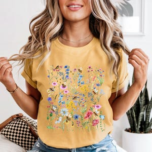 Vintage wildflowers with bees, Aesthetic wildflowers tee, Trendy summer comfort colors tee, Botanical, Love for flower, Gift for her, Floral imagem 4