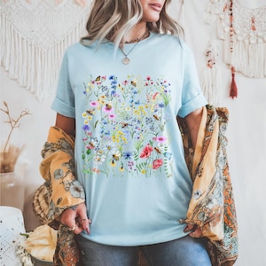 Vintage wildflowers with bees, Aesthetic wildflowers tee, Trendy summer comfort colors tee, Botanical, Love for flower, Gift for her, Floral imagem 2