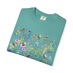 Vintage wildflowers with bees, Aesthetic wildflowers tee, Trendy summer comfort colors tee, Botanical, Love for flower, Gift for her, Floral imagem 7