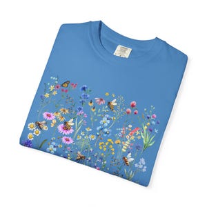 Vintage wildflowers with bees, Aesthetic wildflowers tee, Trendy summer comfort colors tee, Botanical, Love for flower, Gift for her, Floral imagem 8