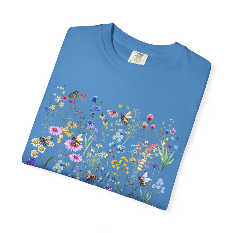 Vintage wildflowers with bees, Aesthetic wildflowers tee, Trendy summer comfort colors tee, Botanical, Love for flower, Gift for her, Floral imagem 8