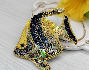 Beaded Fish Brooch – Hand Embroidered Tropical Fish Pin, Statement Ocean Jewelry, Sequin & Bead Art Accessory, Ocean Lover Gift