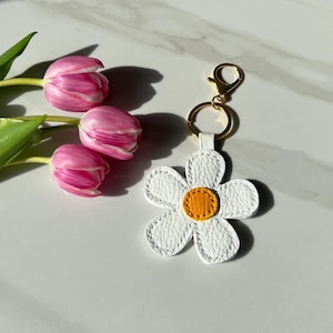 Llavero de margarita - Dije de cuero con margaritas para bolso - Dije floral para bolso - Regalo para el Día de la Madre, cumpleaños, dama de honor o niña de las flores