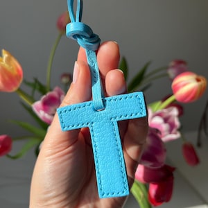 Dije de bolso de cuero personalizado con inicial: llavero de cabra francesa hecho a mano, regalo con nombre del alfabeto para ella o para él