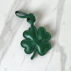 Chaveiro Clover - Chaveiro com pingente de bolsa de couro da sorte, presente de Dia de São Patrício para ela - Presente irlandês Clover de 4 folhas