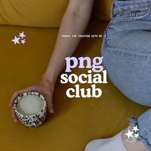 Puede incluir: Una peque&ntilde;a taza de cer&aacute;mica con un patr&oacute;n moteado en blanco y negro que contiene una bebida verde claro. El texto "png social club" y "THANKS FOR CREATING WITH ME :)" est&aacute; superpuesto, junto con peque&ntilde;os gr&aacute;ficos de estrellas.