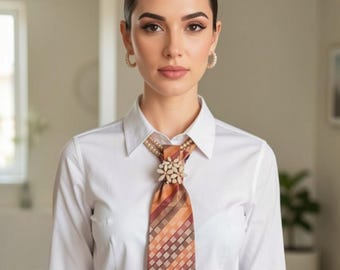 Corbata reciclada con broche vintage y collar de cuentas/cadena, estilo steampunk, longitud ajustable, nudo cosido a mano, no requiere volver a anudarse, Colección III