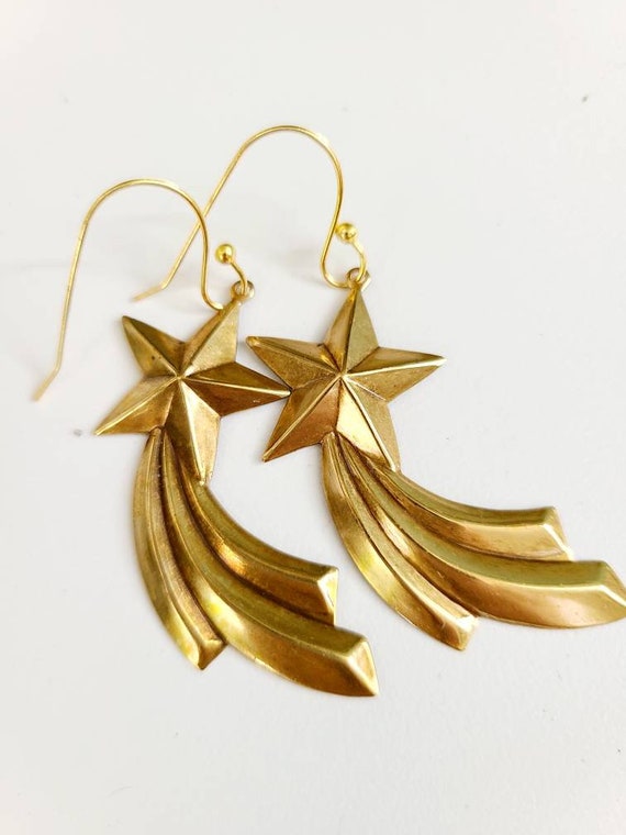 Baby you're a Star ~ Vintage brass star earring ~ 
