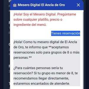 Op de afbeelding: Schermafbeelding van een digitaal menu voor restaurant "El Ancla de Oro", met een chatinterface. Het menu toont secties voor "Platos Fuertes y a la Leña" en kreeftgerechten.