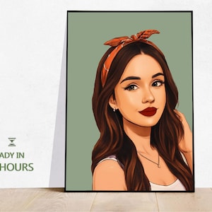 Op de afbeelding: Een ingelijst portret van een vrouw met lang bruin haar, met een rode hoofdband en een witte top. Het kunstwerk toont een gestileerde illustratie met een groene achtergrond. De tekst "READY IN 4 HOURS" is zichtbaar.