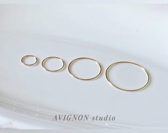 Aro fino de oro macizo de 14 quilates. Pendiente de aro de alambre. 10 mm, 14 mm, 21 mm y 27 mm.
