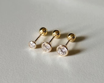 Piercing a vite in oro massiccio 14 carati con moissanite e diamante sintetico da 0,1 ct, 0,2 ct o 0,3 ct. Orecchino minimale per cartilagine/elice.